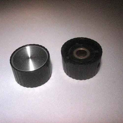 T.E.G. Knopschroef 13x23 as 6mm geribbelde knop