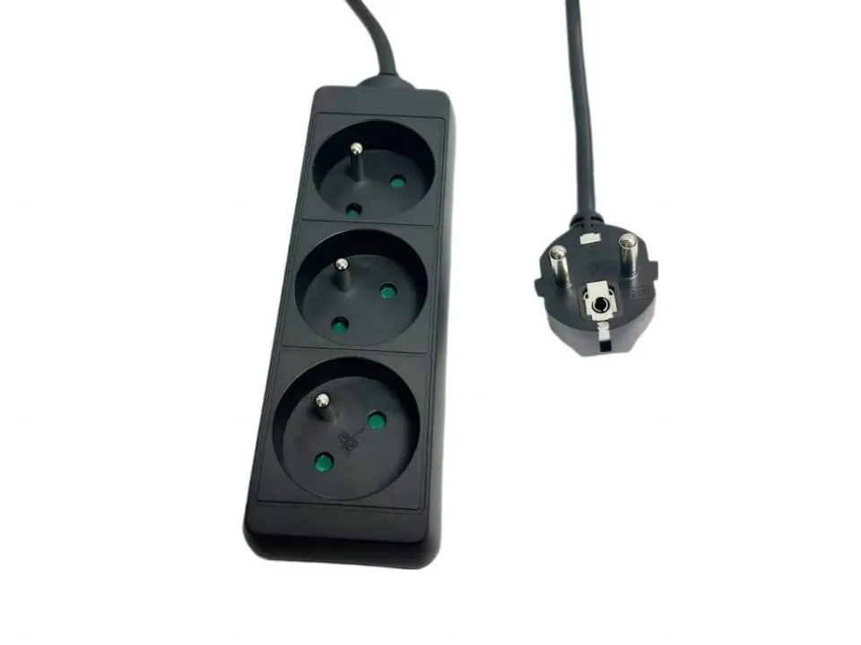 Microconnect 3-weg stekkerdoos type E 1,5m zwart