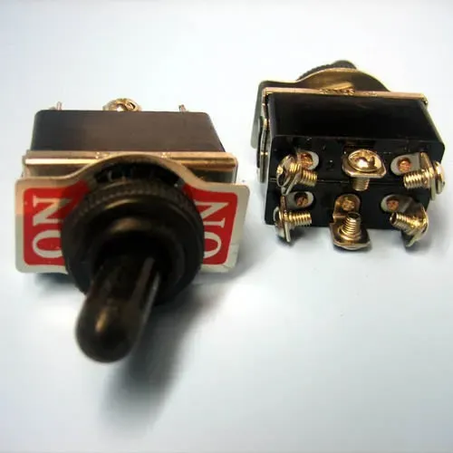 T.E.G. Tuimelschakelaar inbouw 2xOM 15A 250V 33,5mm