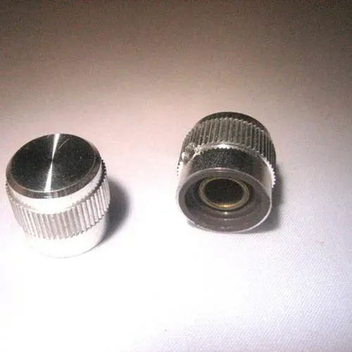 T.E.G. 15x15 alu knop schroef as 6 mm