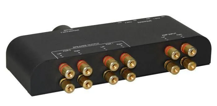 Microconnect 2-weg luidsprekerschakelaar banaan