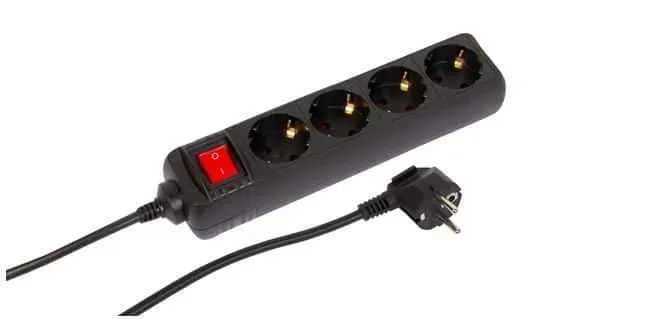 Microconnect 4-voudig stekkerdoos met schakelaar 3m zwart