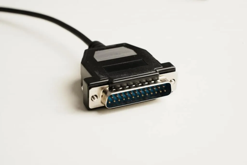 Microconnect IBM029B seriële kabel DB9-DB25 1,8m zwart