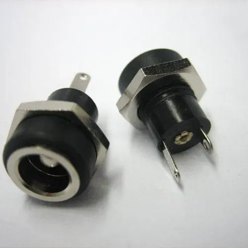 T.E.G. Voeding chassisdeel 5,5x2,5mm 1-gats