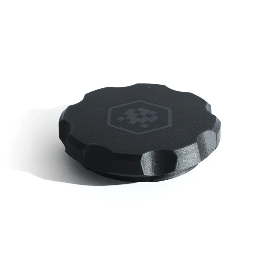 IQwire AirCap bodycap Sony E met AirTag-vak